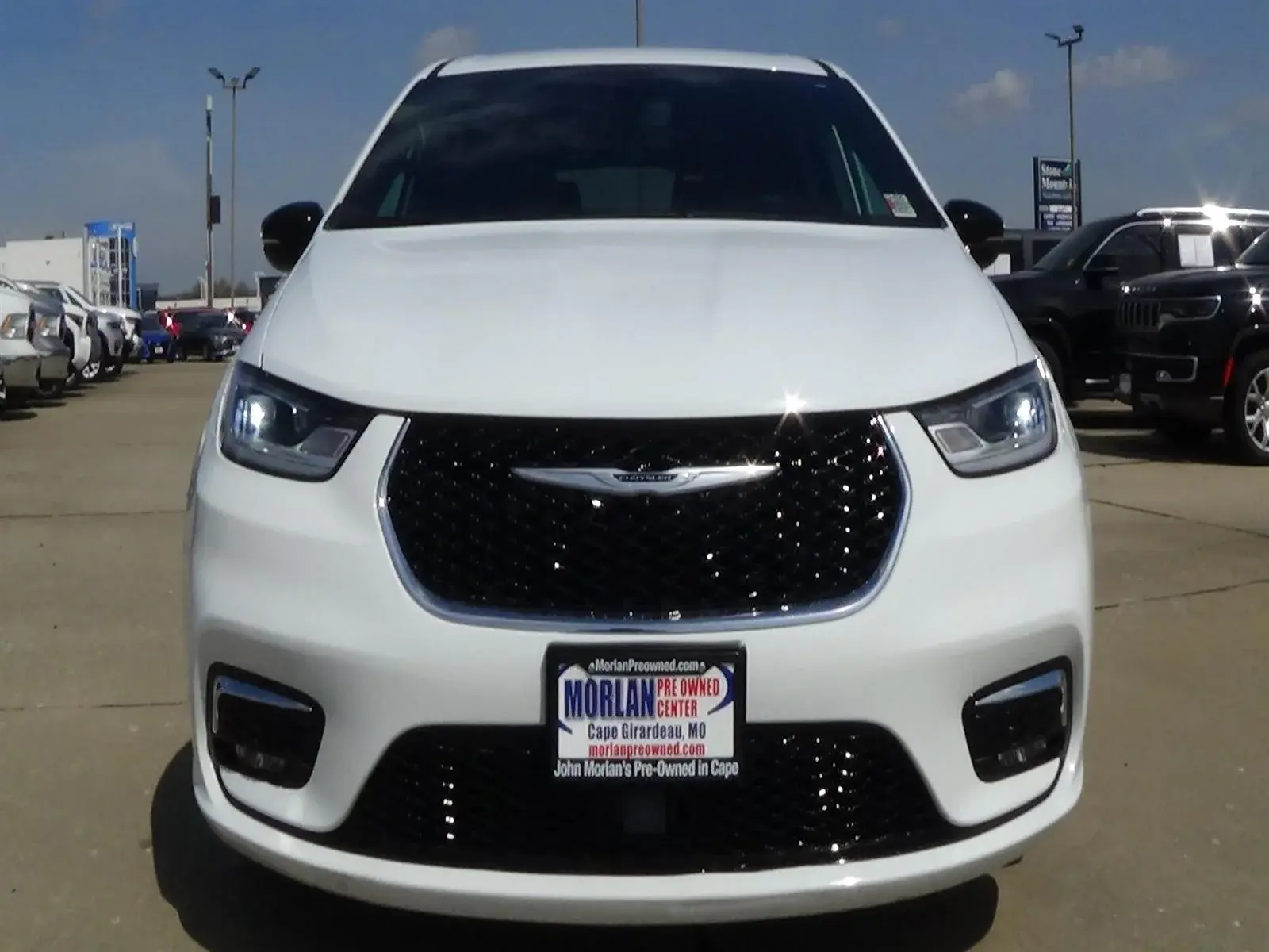 2025 Chrysler Pacifica Select photo 3