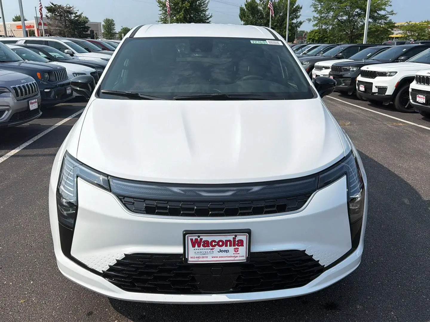 2027 Chrysler Pacifica Select AWD photo 3