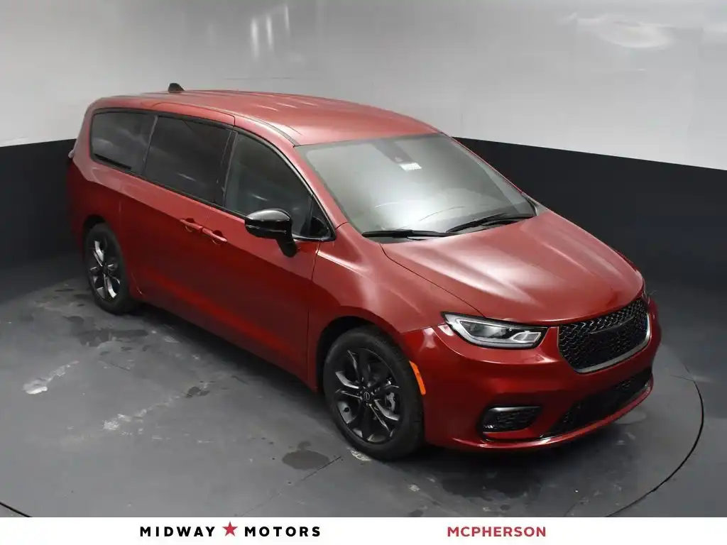 2026 Chrysler Pacifica Select's photo