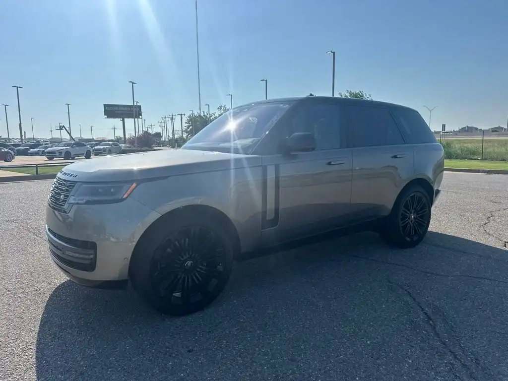 2023 Land Rover Range Rover 3.0 SE SWB's photo