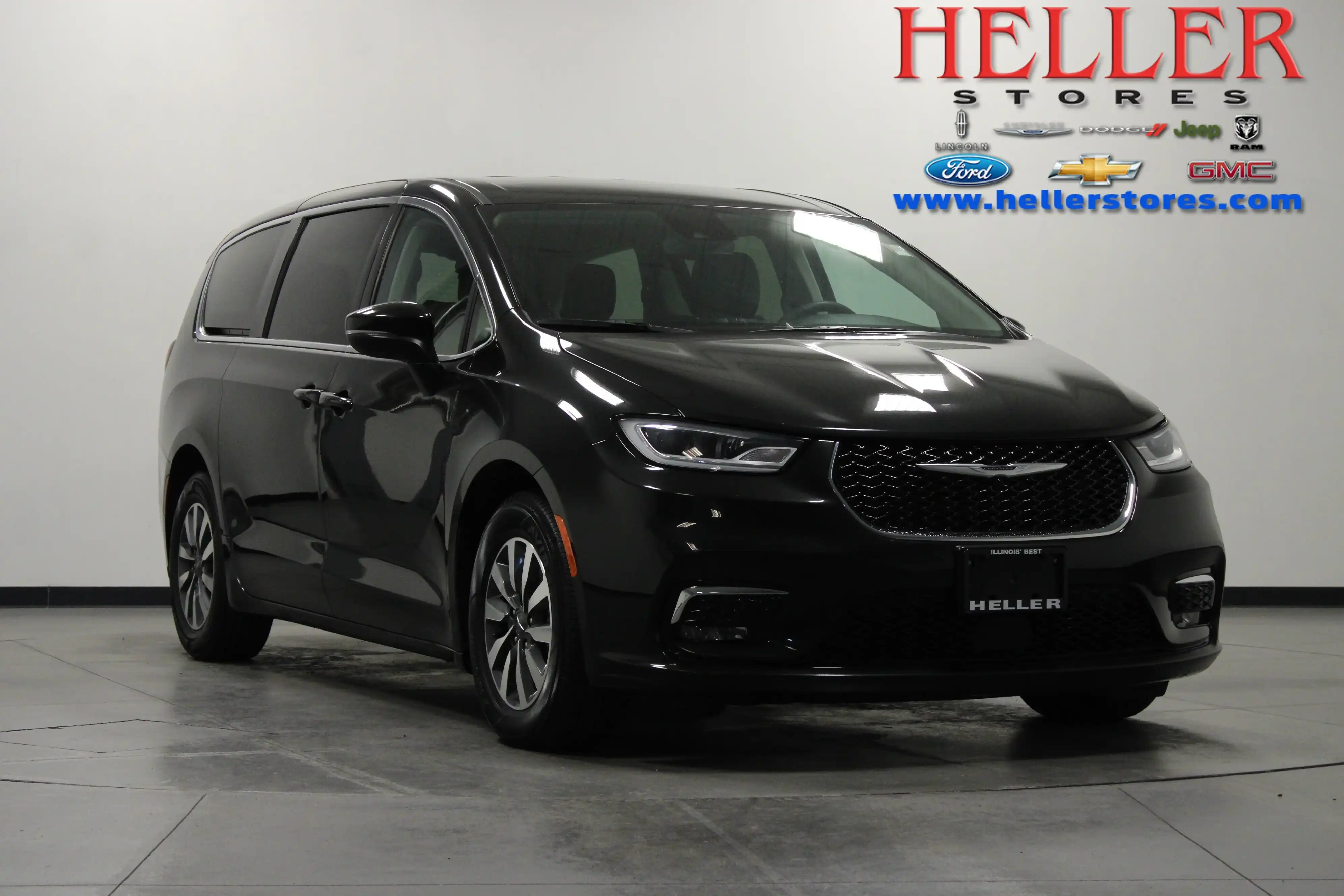 2023 Chrysler Pacifica Hybrid Touring L Hybrid's photo