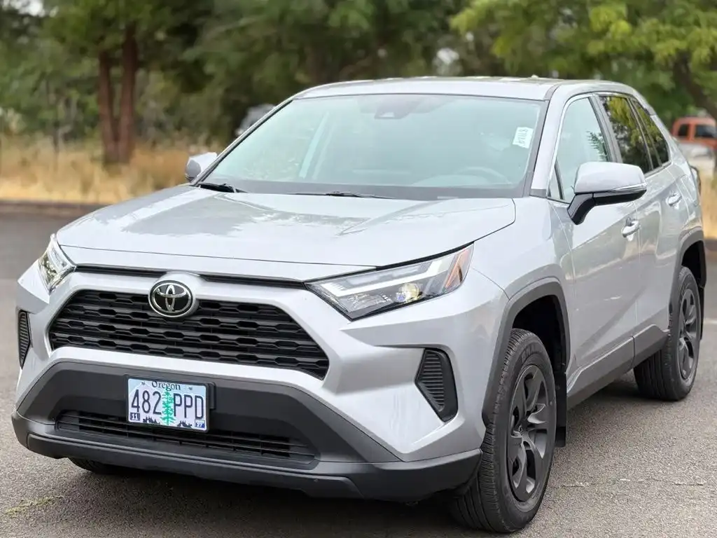 2024 Toyota RAV4 LE AWD's photo