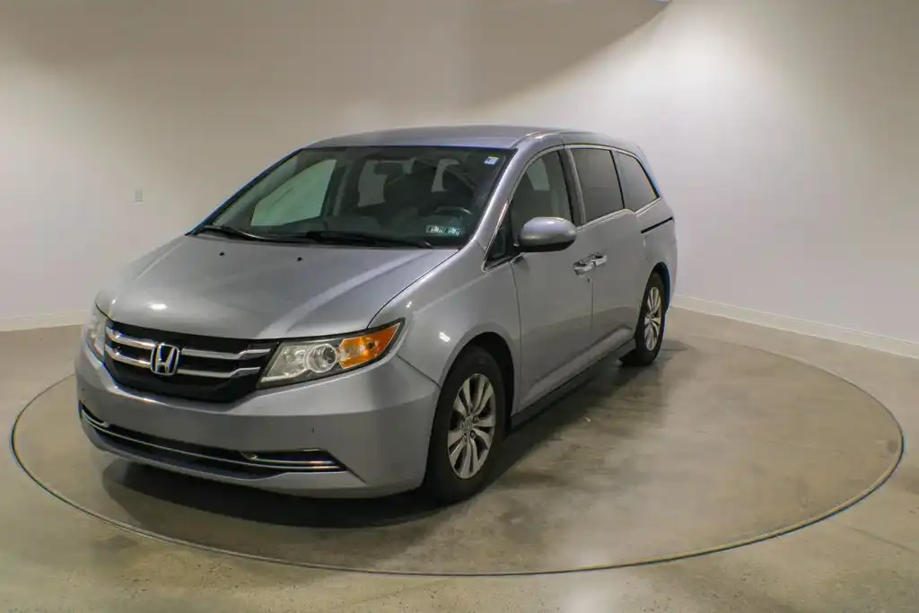 2016 Honda Odyssey SE's photo