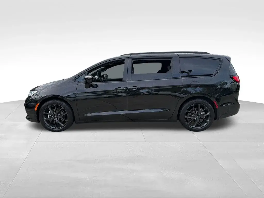 2022 Chrysler Pacifica Limited photo 4