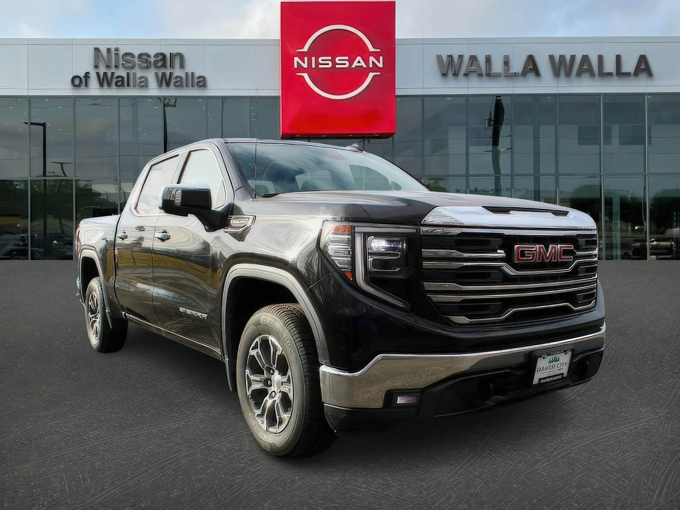 2024 GMC Sierra 4WD Crew Cab Short Box SLT's photo