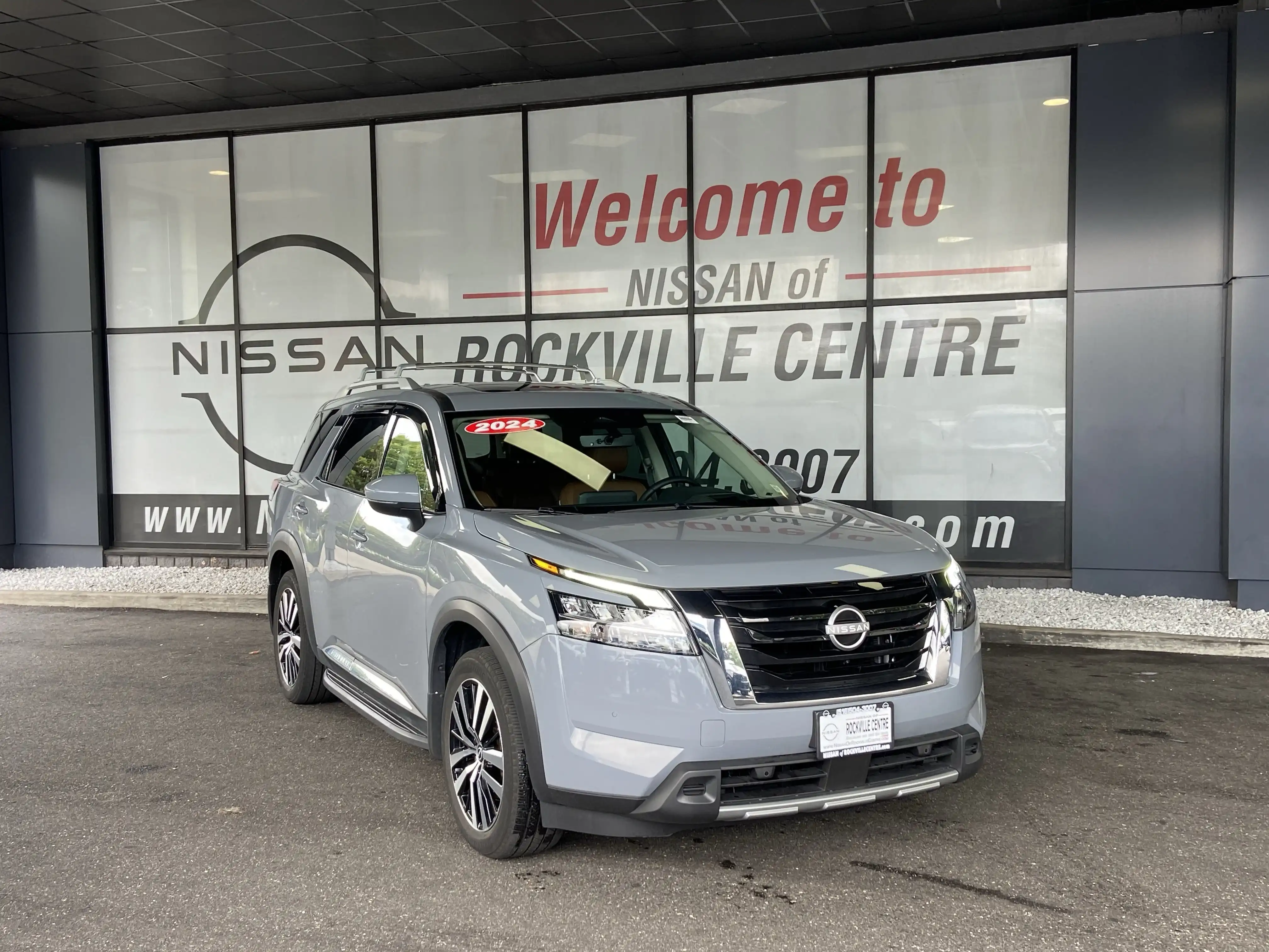 2024 Nissan Pathfinder Platinum 4WD's photo
