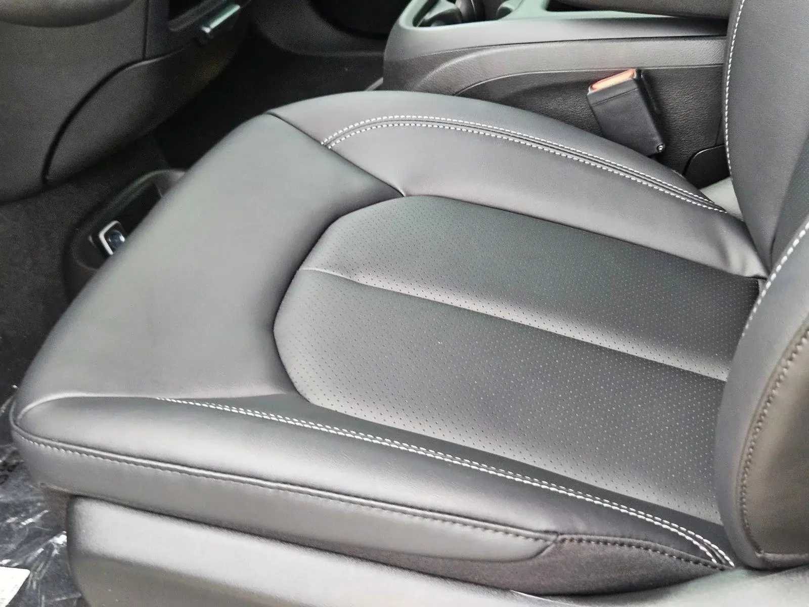 2026 Chrysler Pacifica Select photo 4