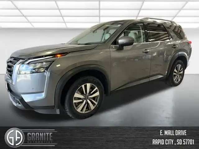 2025 Nissan Pathfinder SL 2WD's photo