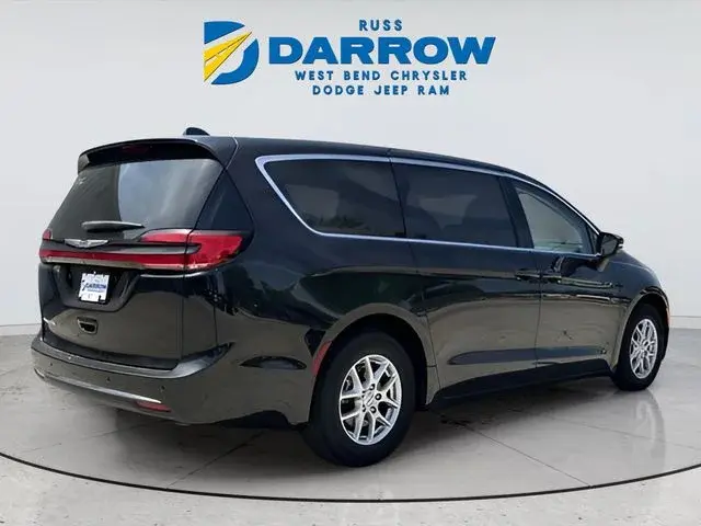 2023 Chrysler Pacifica Touring L photo 5