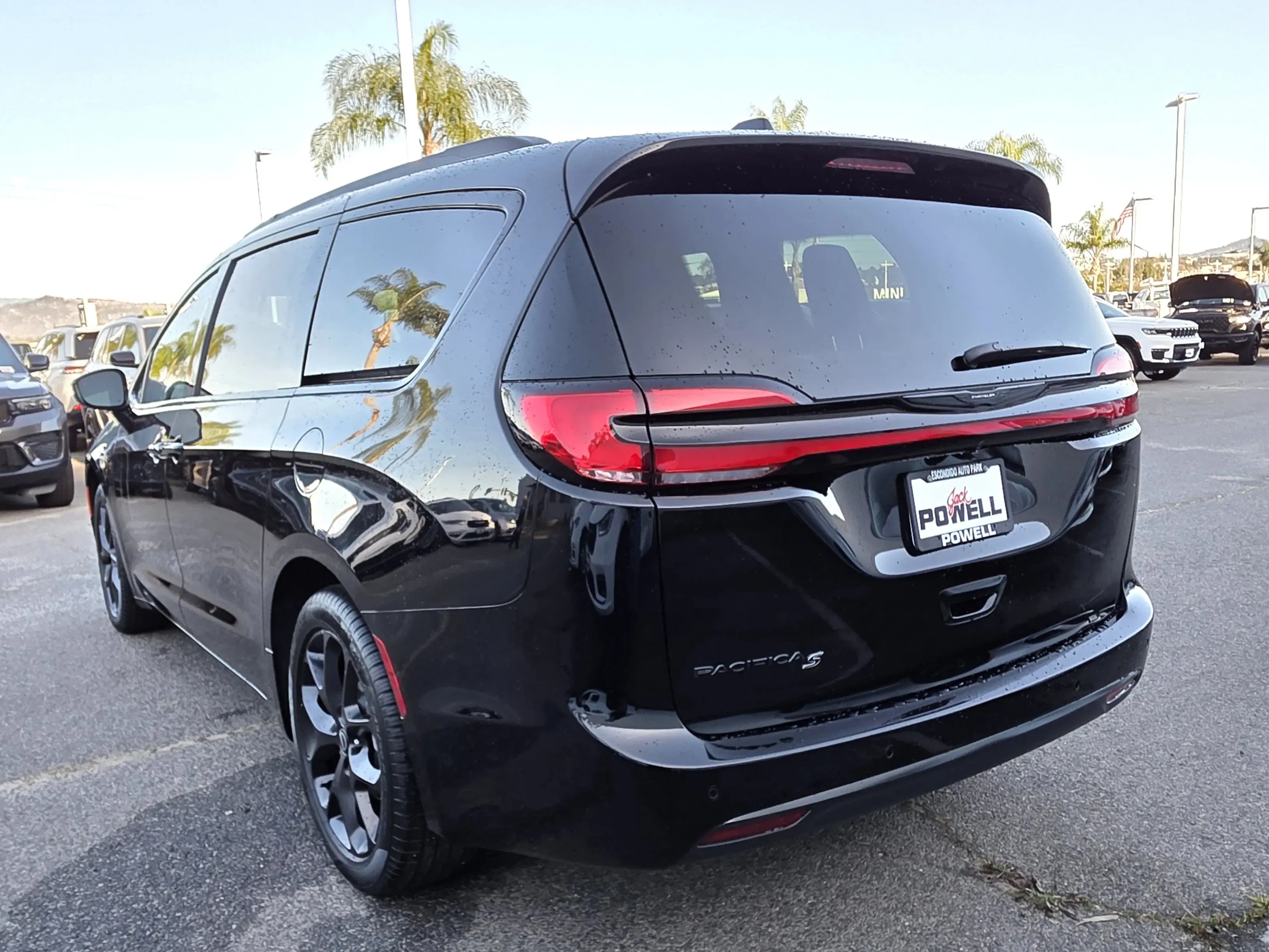 2026 Chrysler Pacifica Select photo 3