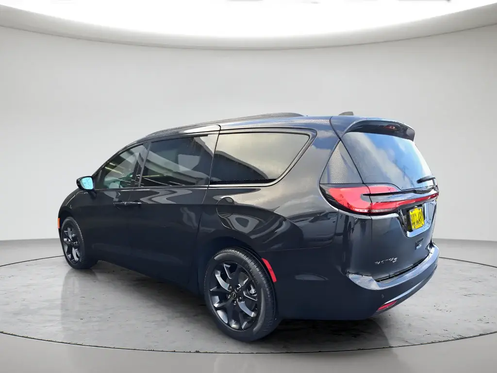 2026 Chrysler Pacifica Select AWD photo 5