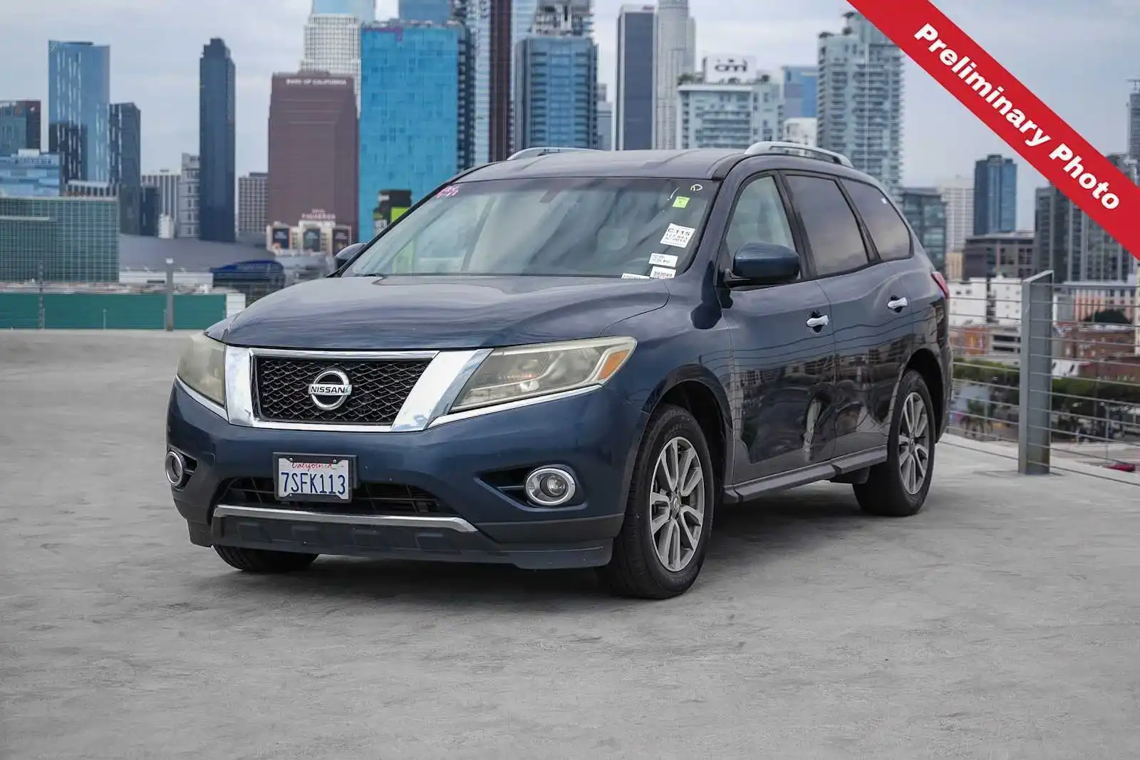 2015 Nissan Pathfinder SV 2WD's photo
