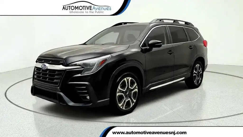 2023 Subaru Ascent Limited 7 Passenger's photo
