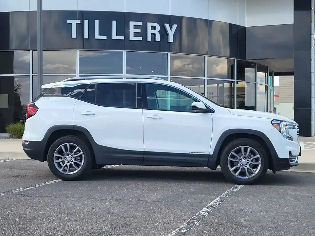 2024 GMC Terrain SLT AWD's photo