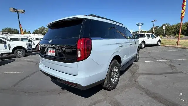 2027 Ford Expedition Active 4x4 photo 4
