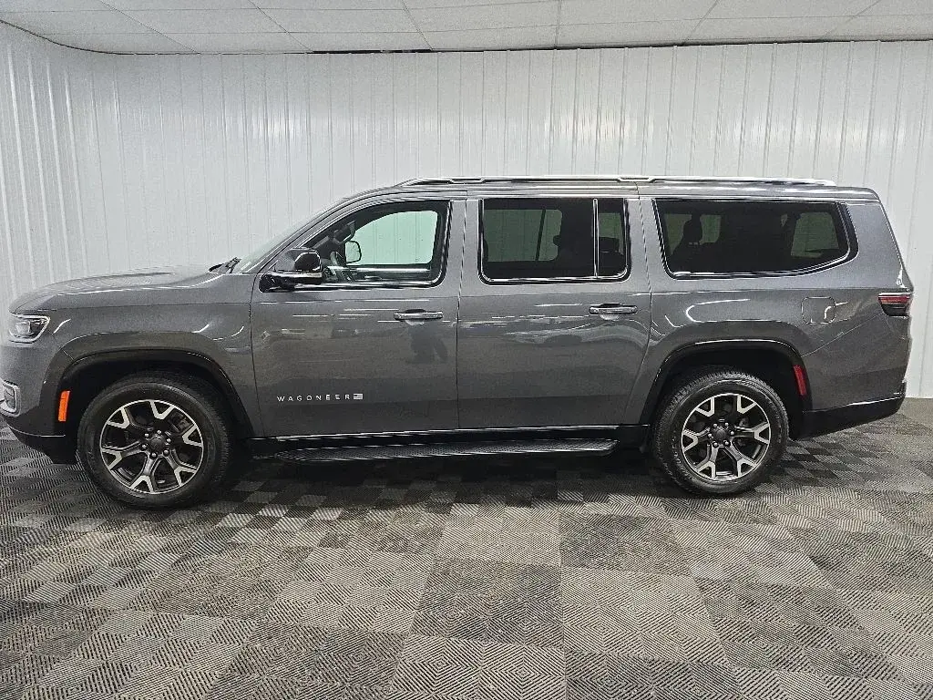 2023 Jeep Wagoneer L Series III 4WD photo 5