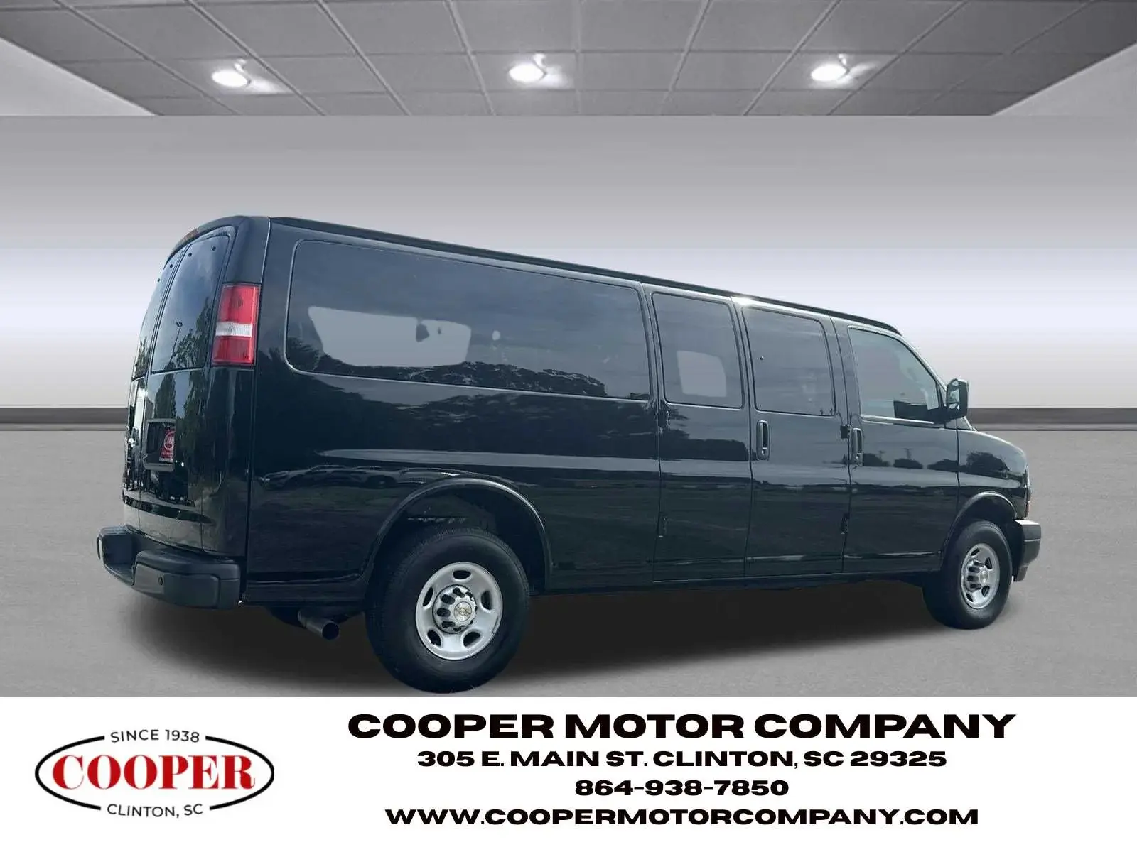2025 Chevrolet Express LS 3500 Extended photo 5