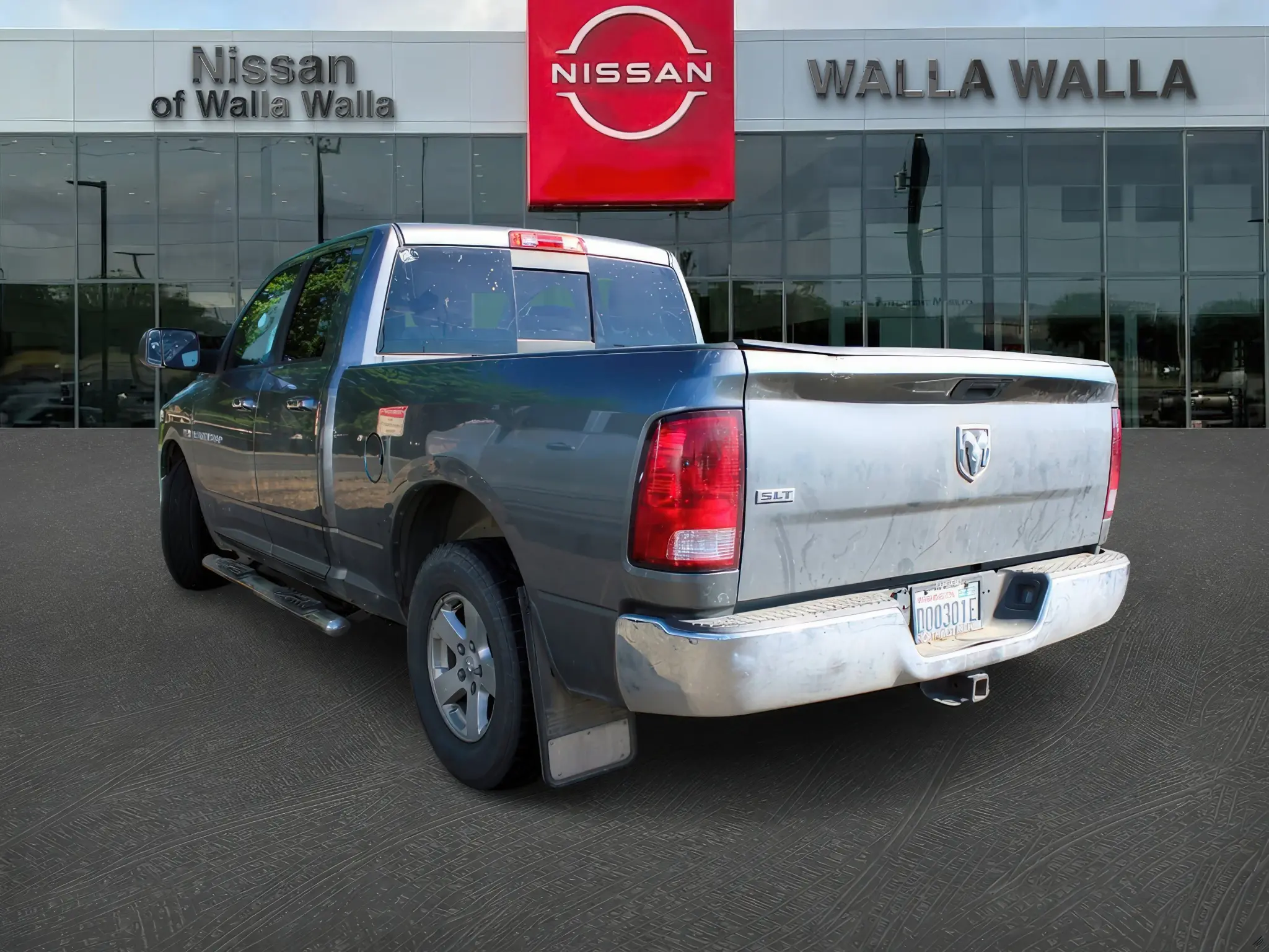 2012 RAM 1500 SLT 4WD Quad Cab photo 4