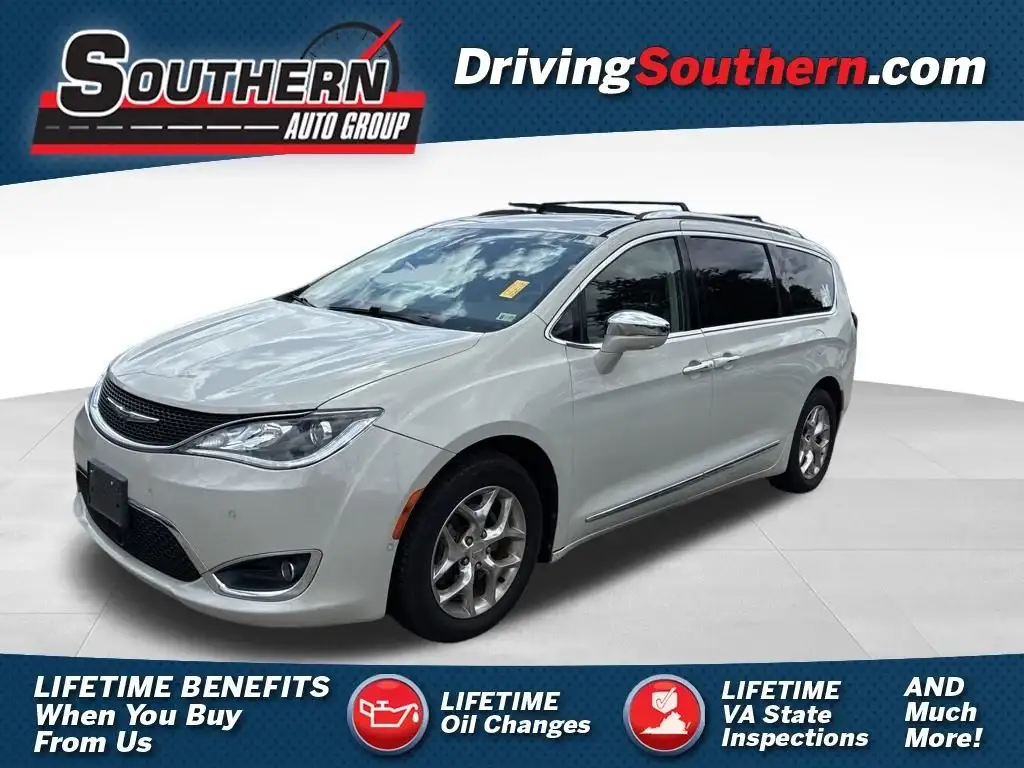 2017 Chrysler Pacifica Limited photo 1