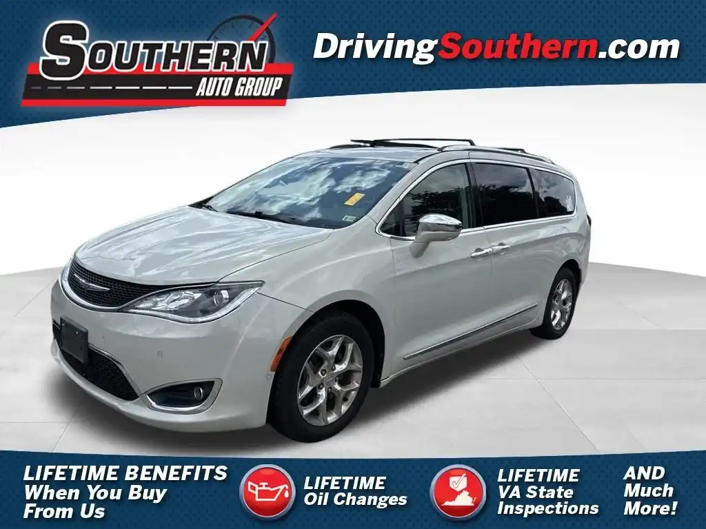 2017 Chrysler Pacifica Limited's photo