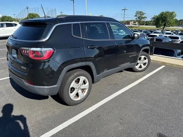 2019 Jeep Compass Latitude 4WD photo 3