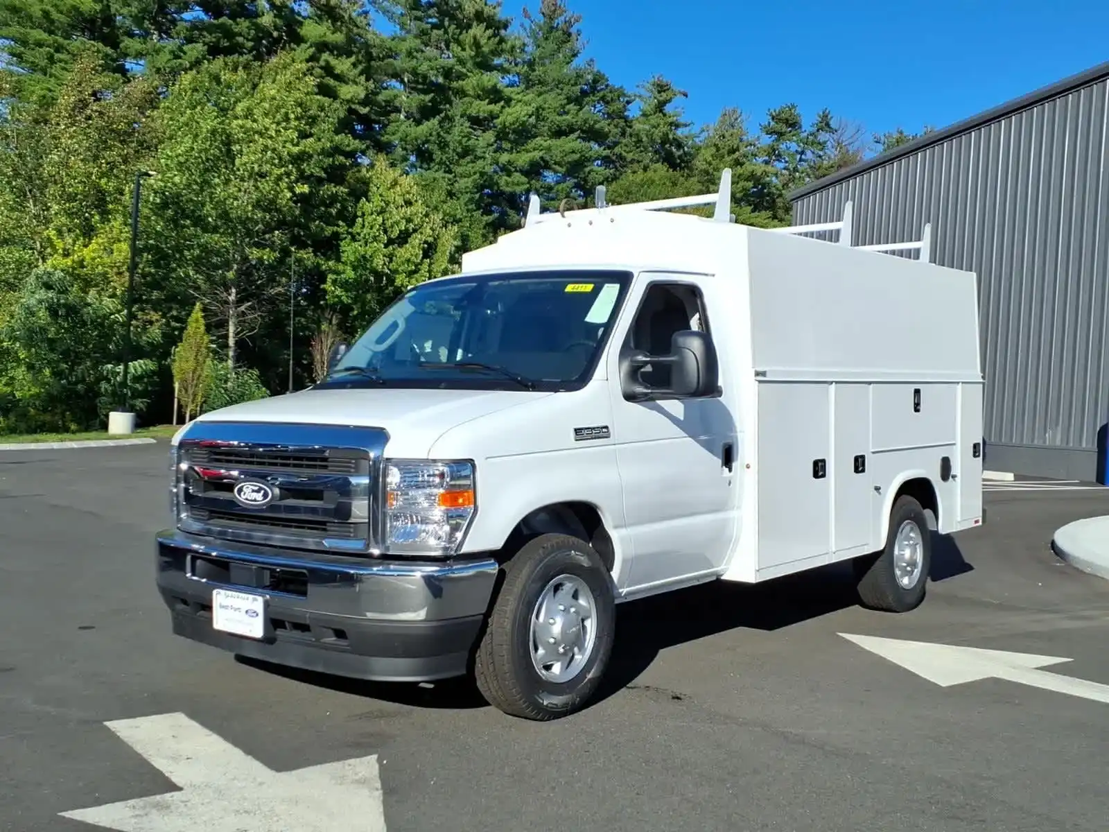 2027 Ford E-Series SRW E-350 Super Duty 138 in WB's photo