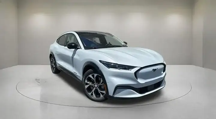 2023 Ford Mustang-Mach-e Premium photo 1