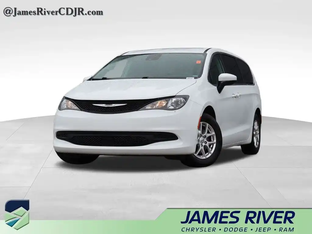 2023 Chrysler Voyager LX's photo