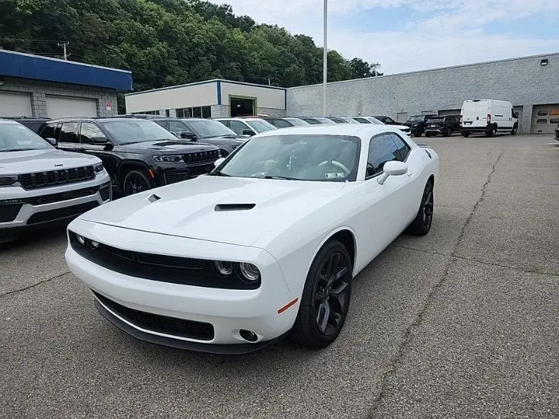 2021 Dodge Challenger SXT Auto photo 3