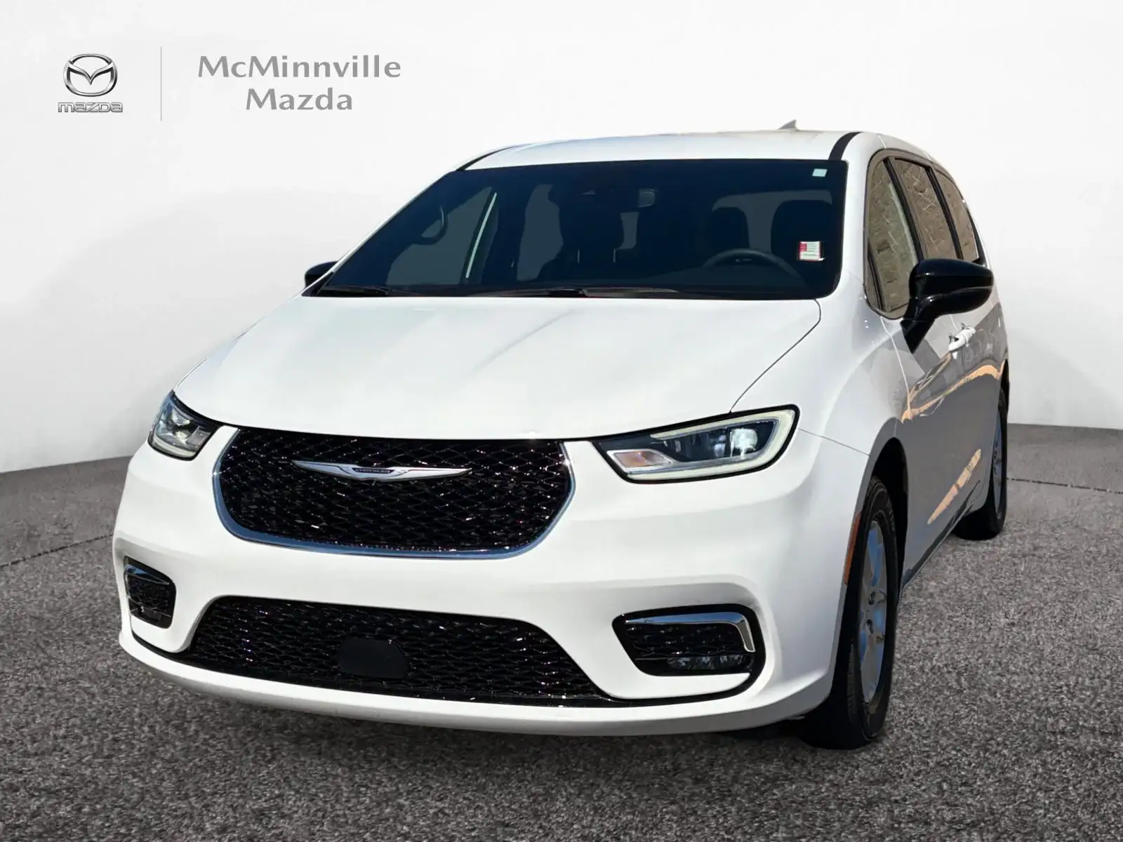 2025 Chrysler Pacifica Select's photo