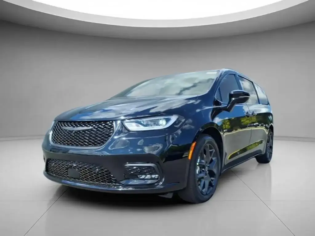 2026 Chrysler Pacifica Limited's photo