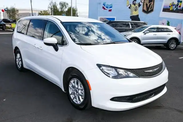 2023 Chrysler Voyager LX's photo