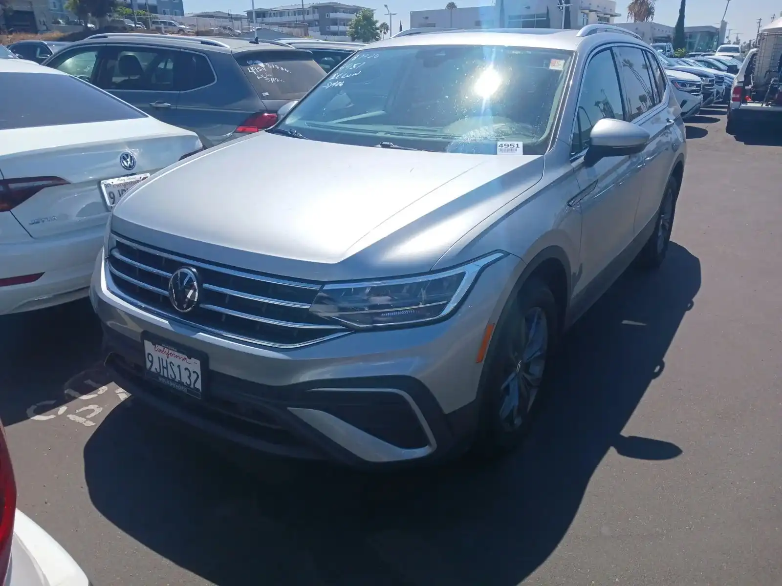 2023 Volkswagen Tiguan 2.0T SE's photo