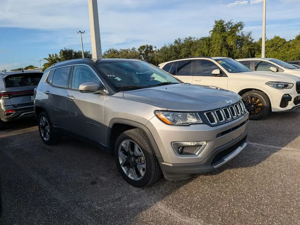 2017 Jeep Compass Limited 4WD photo 3