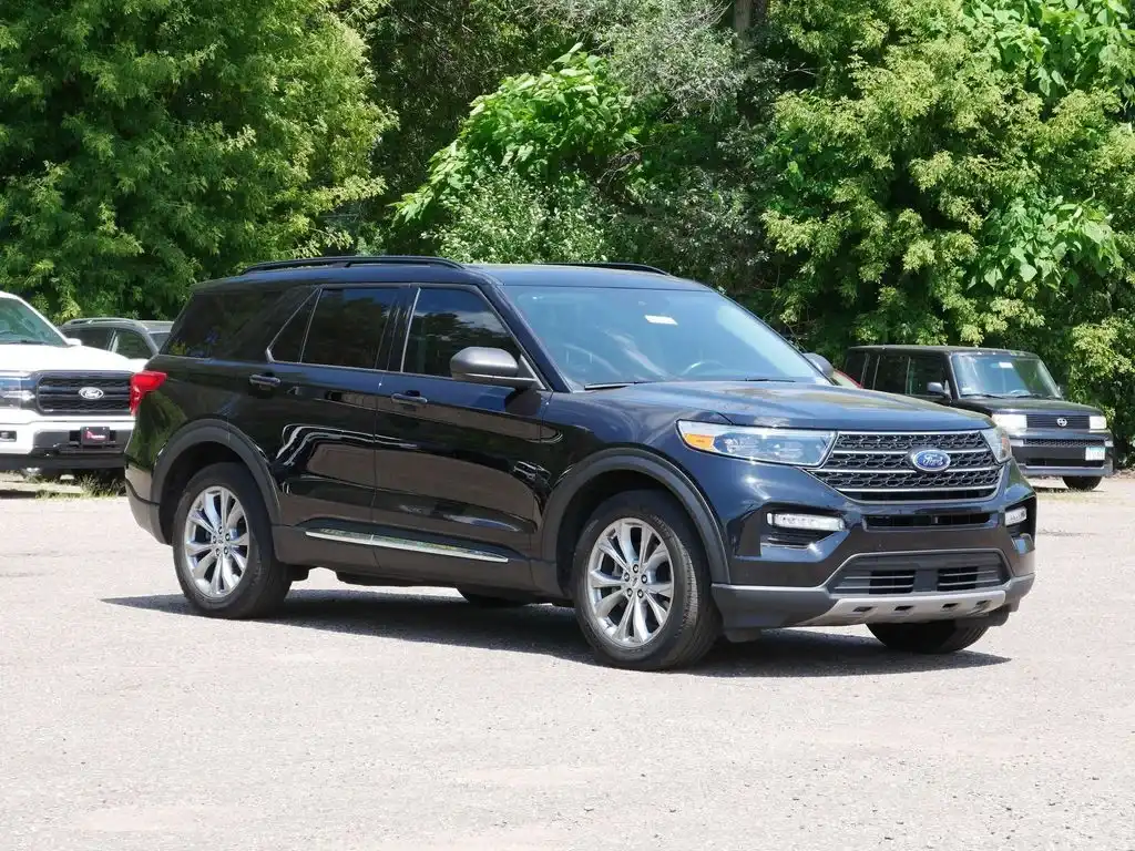 2023 Ford Explorer XLT 4WD's photo
