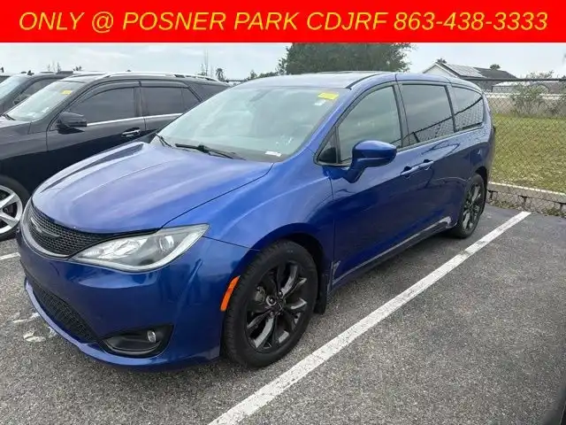 2019 Chrysler Pacifica Touring Plus's photo
