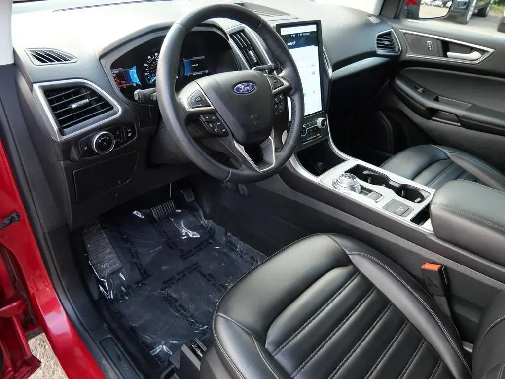 2024 Ford Edge SEL AWD photo 3