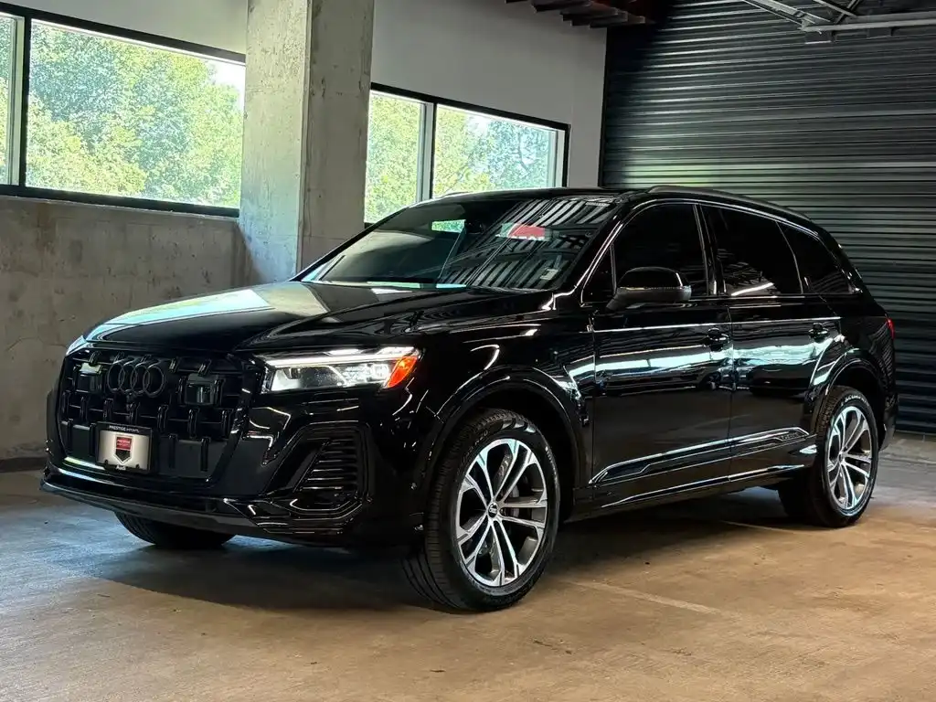2025 Audi Q7 45 Premium Plus quattro Tiptronic's photo