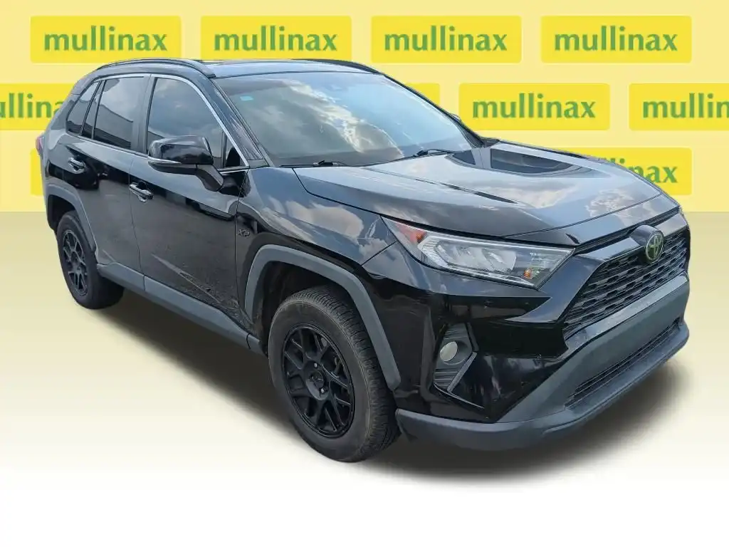 2020 Toyota RAV4 XLE FWD's photo