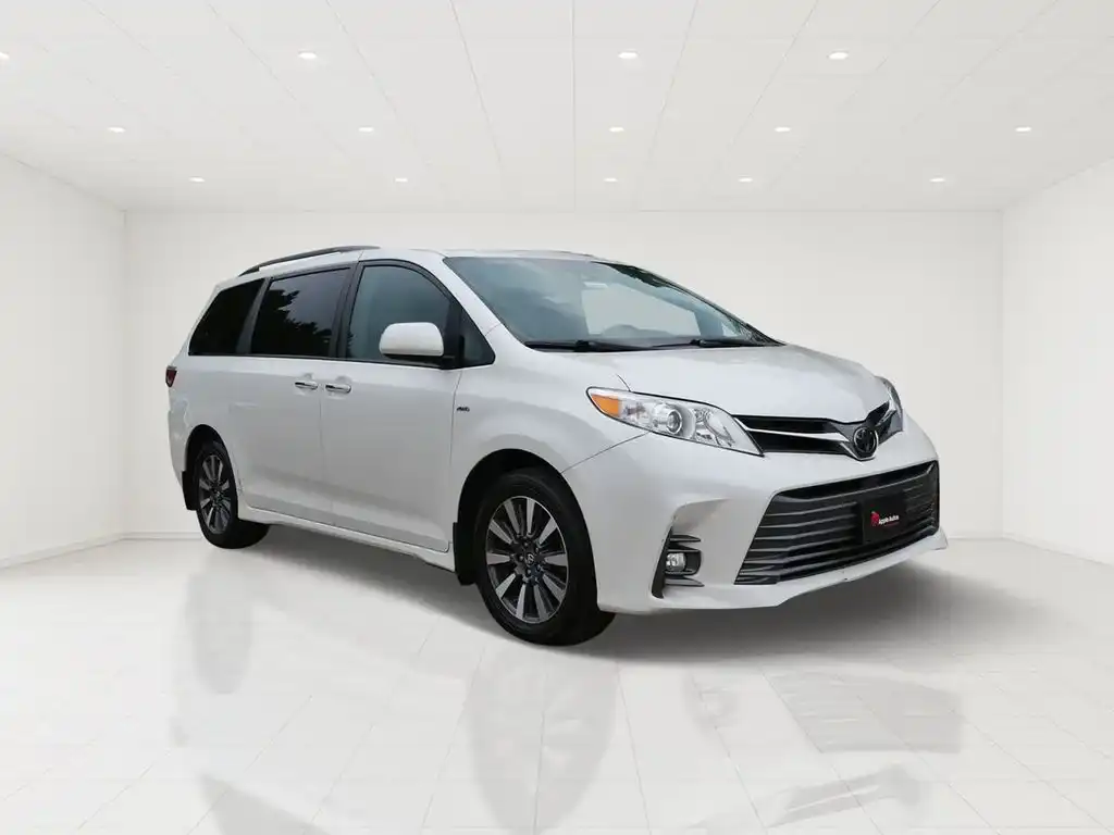 2018 Toyota Sienna XLE V6 AWD 7-Passenger's photo