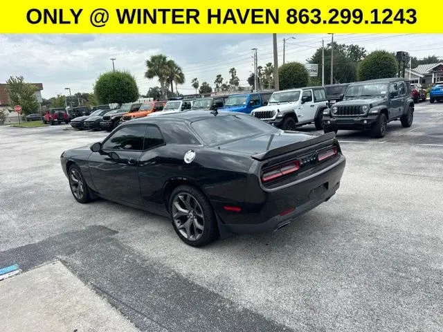 2017 Dodge Challenger SXT Plus photo 4