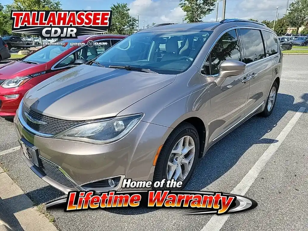 2018 Chrysler Pacifica Touring L Plus's photo