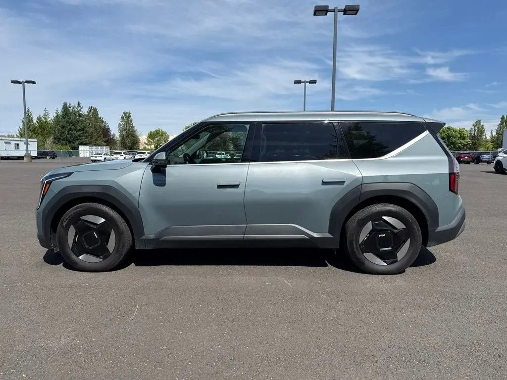 2024 Kia EV9 Wind AWD photo 4
