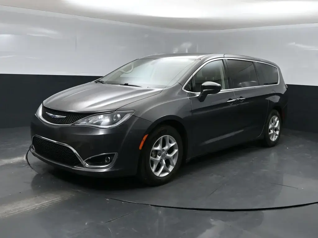 2018 Chrysler Pacifica Touring Plus photo 5
