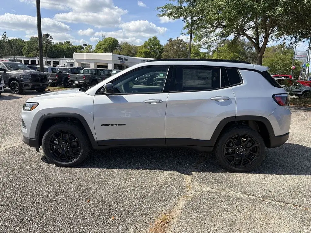 2026 Jeep Compass Altitude 4X4 photo 3
