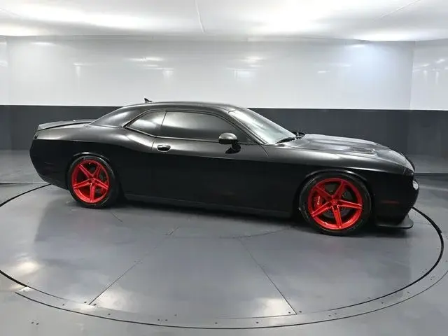 2016 Dodge Challenger SRT Hellcat photo 4