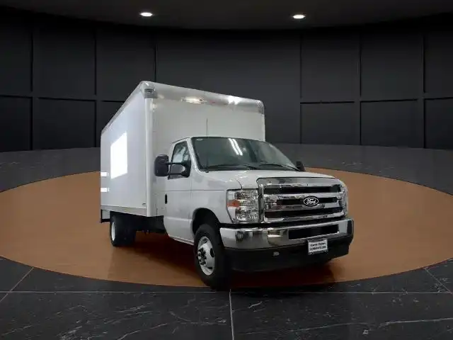 2026 Ford E-Series DRW E-450 Super Duty 176 in WB's photo