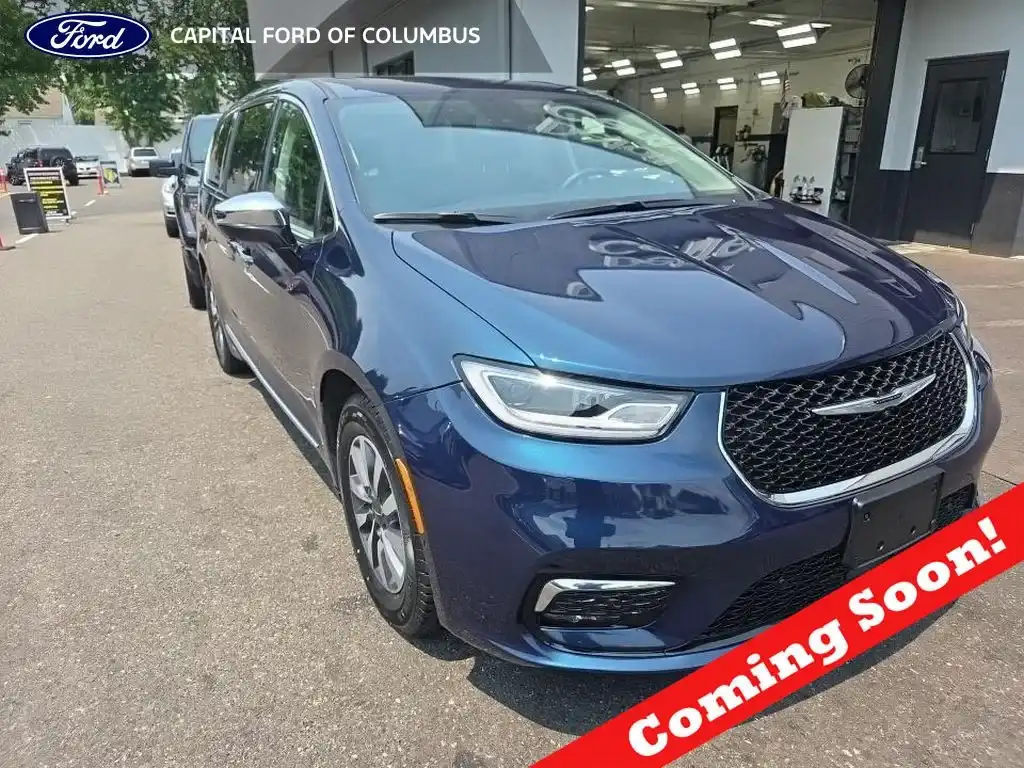 2023 Chrysler Pacifica Hybrid Limited Hybrid's photo