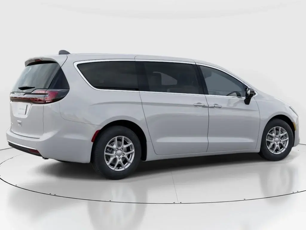 2027 Chrysler Pacifica Select photo 4