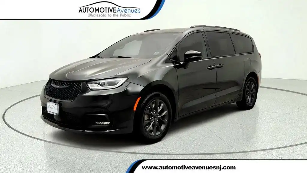 2021 Chrysler Pacifica Touring L's photo